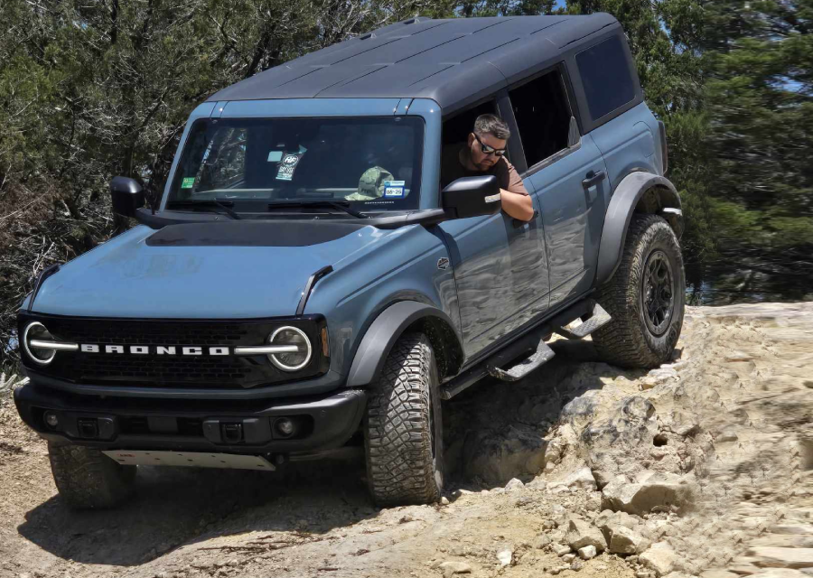 cont-Bronco02 Ford Off-Road Customization